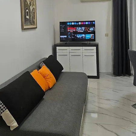 Mary & Pool Apartment