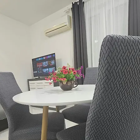 Apartment Mary & Pool Trogir