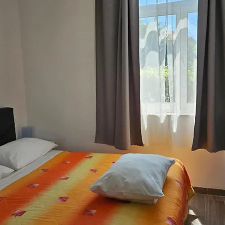 Mary & Pool Apartment Trogir