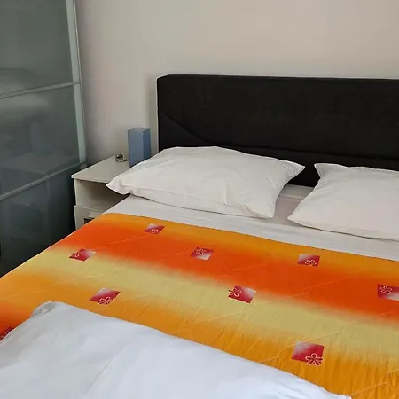 Mary & Pool Apartment