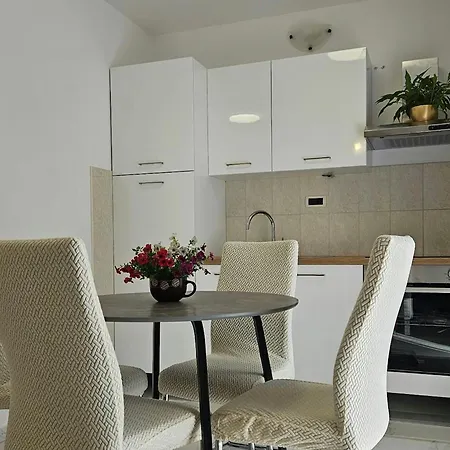 Mary & Pool Apartment Trogir