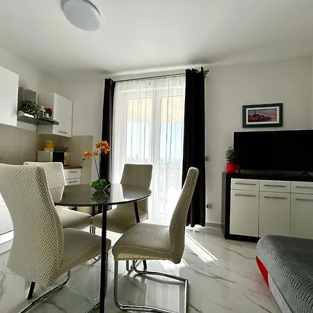 Mary & Pool Apartment Trogir